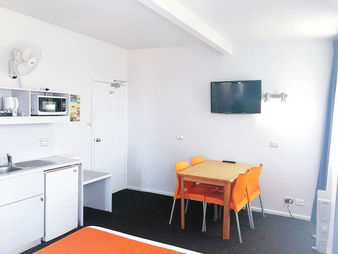 Waterfront Lodge Motel - Accommodation Australia 7