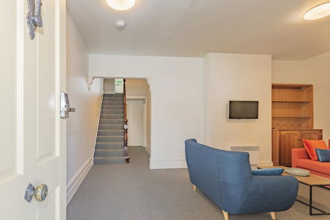 4 Bedroom House - Hobart CBD - Free Parking - Free WIFI - Accommodation Australia 21