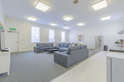 4 Bedroom House - Hobart CBD - Free Parking - Free WIFI - Accommodation Australia 9