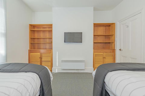 4 Bedroom House - Hobart CBD - Free Parking - Free WIFI - Accommodation Australia 15