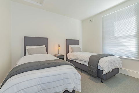 4 Bedroom House - Hobart CBD - Free Parking - Free WIFI - Accommodation Australia 23