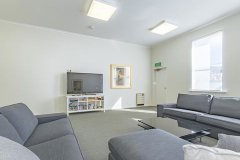 4 Bedroom House - Hobart CBD - Free Parking - Free WIFI - Accommodation Australia 20