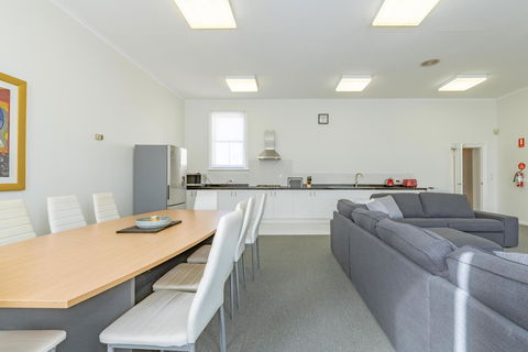 4 Bedroom House - Hobart CBD - Free Parking - Free WIFI - Accommodation Australia 16