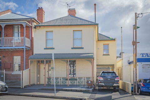 4 Bedroom House - Hobart CBD - Free Parking - Free WIFI - Accommodation Australia 5