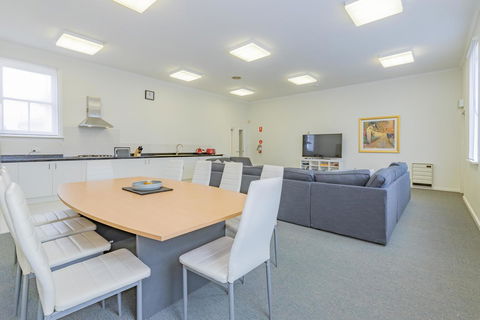 4 Bedroom House - Hobart CBD - Free Parking - Free WIFI - Accommodation Australia 0