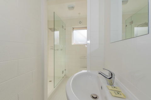 4 Bedroom House - Hobart CBD - Free Parking - Free WIFI - Accommodation Australia 11