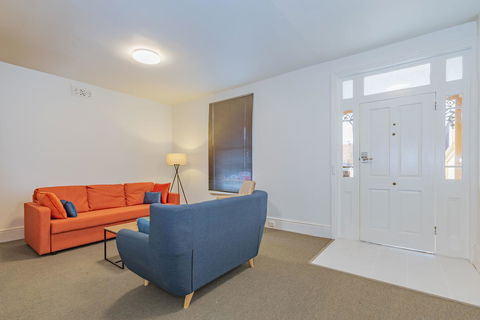 4 Bedroom House - Hobart CBD - Free Parking - Free WIFI - Accommodation Australia 10