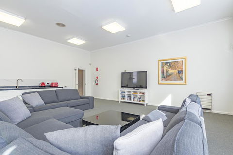 4 Bedroom House - Hobart CBD - Free Parking - Free WIFI - Accommodation Australia 12