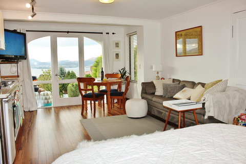 Million Dollar Views - Accommodation Australia 32