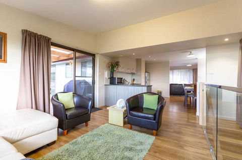 Mirramar House - Accommodation Australia 3