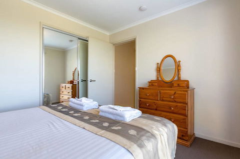 Mirramar House - Accommodation Australia 14