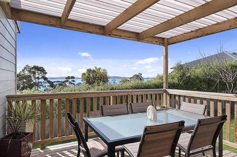 Mirramar House - Accommodation Australia 6