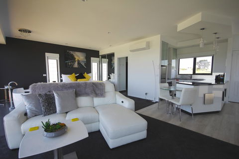 Horizon Deluxe Apartments - Accommodation Australia 1