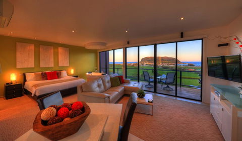 Horizon Deluxe Apartments - Accommodation Australia 7