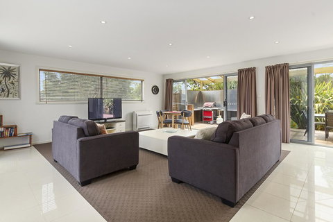 170 Hazards View Drive - Unit 2 - Accommodation Australia 3