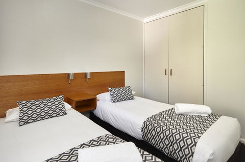 Elphin Serviced Apartments - Accommodation Australia 24