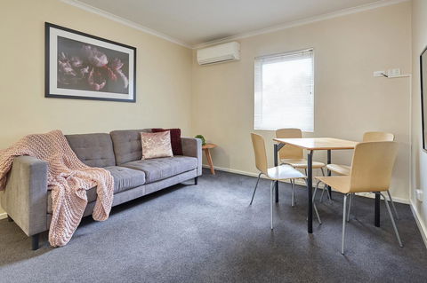 Elphin Serviced Apartments - Accommodation Australia 7