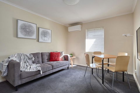 Elphin Serviced Apartments - Accommodation Australia 10