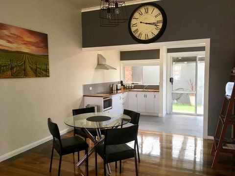 Apartment 5ive - Accommodation Australia 5