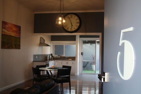 Apartment 5ive - Accommodation Australia 9