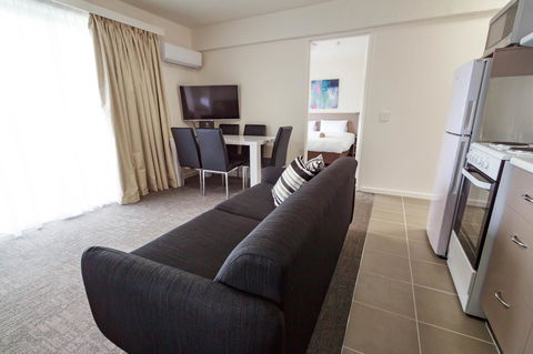 Adina Place Motel Apartments - Accommodation Australia 6
