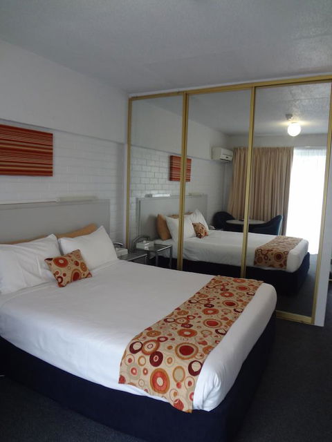 Adina Place Motel Apartments - Accommodation Australia 28