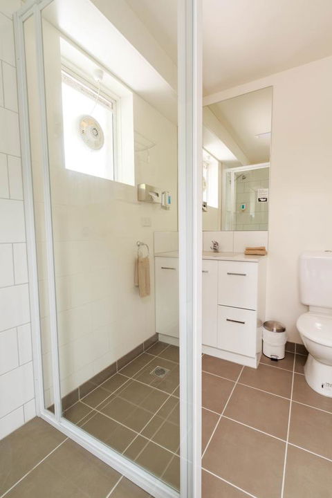 Adina Place Motel Apartments - Accommodation Australia 3