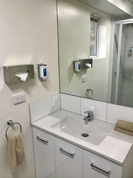 Adina Place Motel Apartments - Accommodation Australia 9