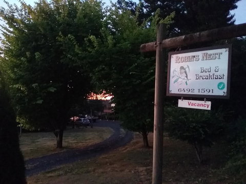 Robin\'s Nest B&B - Australia Shopping 3