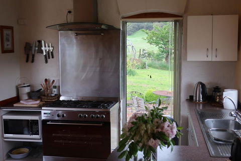 Cherry Top Farmstay - Boutique Eco Village - Australia Shopping 18