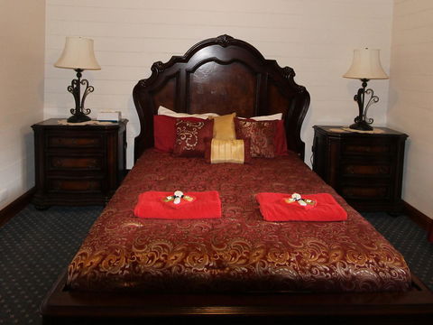 Kerrellie Cottages 2, 4 & 8 Reid Street - Accommodation Australia 4