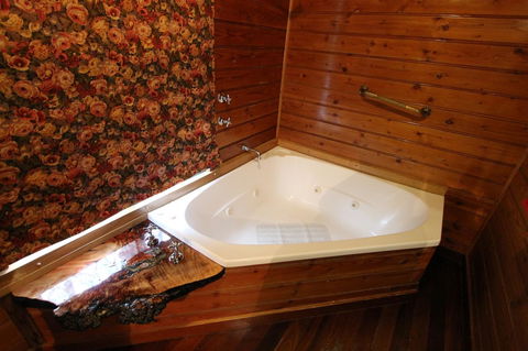 Kerrellie Cottages 2, 4 & 8 Reid Street - Accommodation Australia 11