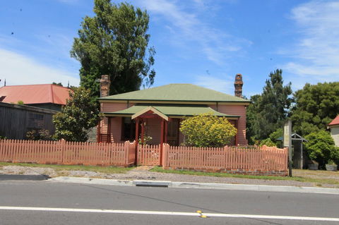 Kerrellie Cottages 2, 4 & 8 Reid Street - Accommodation Australia 2