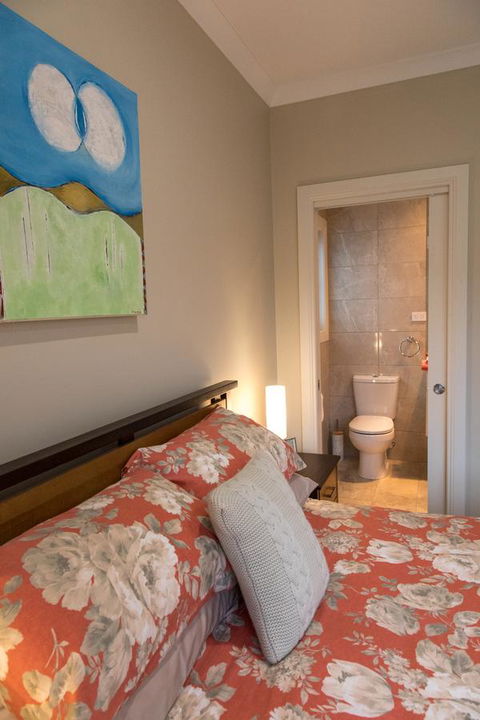 Mountain Blue Guest House - Accommodation Australia 12