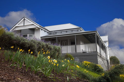 House On The Hill Bed And Breakfast - Accommodation Australia 0