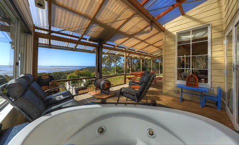 Island View Spa Cottage - Accommodation Australia 5