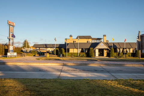 New England Motor Lodge - Accommodation Australia 0