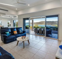 New La Bella Waters 1 Wide Reaching Ocean Views And Buggy - Accommodation Australia