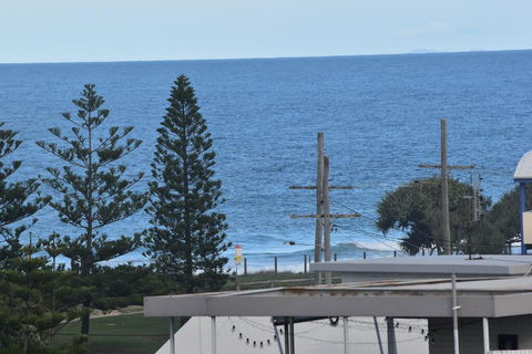 NEW UPMARKET COMFORTABLE 2 Bed, 2 Bath, OCEAN VIEWS, 250m To BUDDINA BEACH! - Accommodation Australia 2