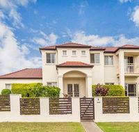 Nice home in the Regatta waters estate close to theme parks - Local Tourism
