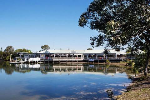 Nightcap At Waterfront Hotel - Local Tourism 0