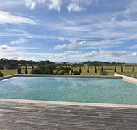 Noble Willow Homestead Lovedale. Super Spacious with views and pool - Accommodation Australia