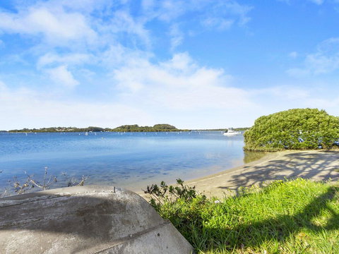 Noddys Riverside - Australia Shopping 2