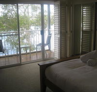 Noosa Entrance Waterfront Resort - Australia Shopping