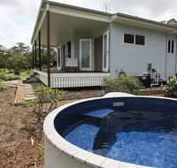 Noosa Hinterland Country Cottage 'Tru-Blu' - Australia Shopping
