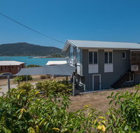 Norm's Beach House - Airlie Beach - Accommodation Australia