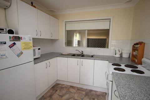 NORTH HAVEN SEA BREEZE - 9 David Campbell St , North Haven - Accommodation Australia 0