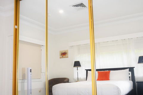 North Ryde Guesthouse - Australia Shopping 3