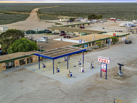 Nullarbor Roadhouse - Australia Shopping 2