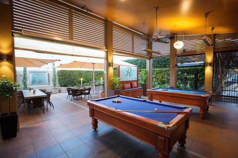 O'Shea's Royal Hotel - Bed n Breakfasts 0